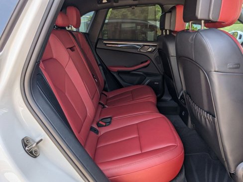 Certified 2025 Porsche Macan image 24