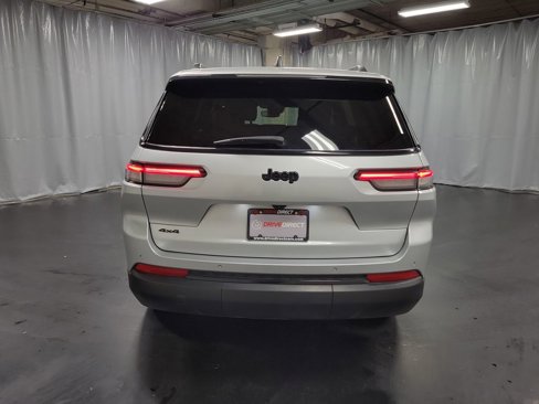 Used 2024 Jeep Grand Cherokee L Laredo image 7