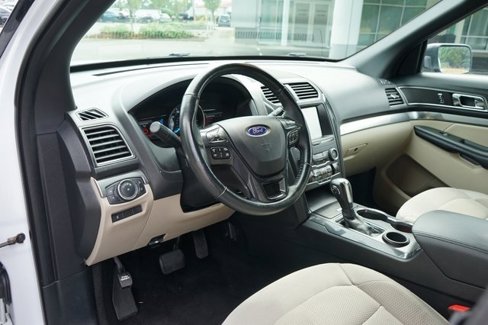 Used 2019 Ford Explorer XLT w/ Equipment Group 201A image 12