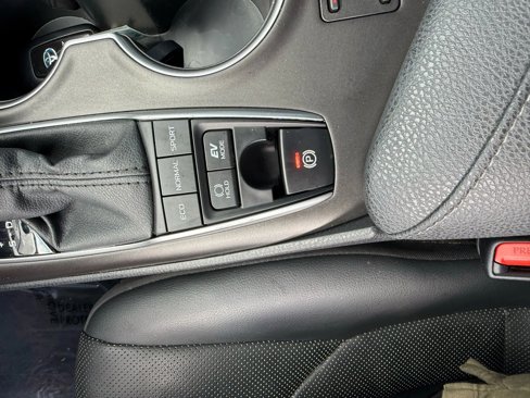 Used 2022 Toyota Camry XLE image 17