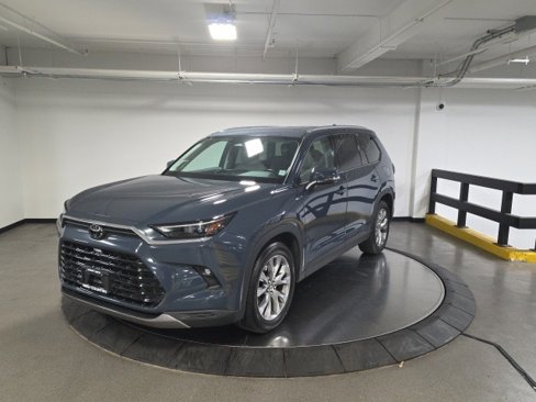 Used 2024 Toyota Grand Highlander Limited image 3