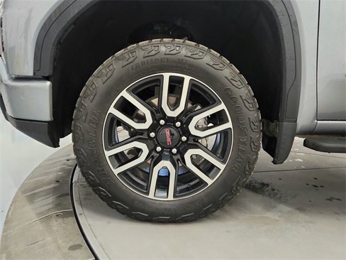Used 2024 GMC Sierra 1500 AT4 w/ Technology Package image 18