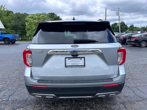 Used 2023 Ford Explorer XLT w/ Equipment Group 202A image 4