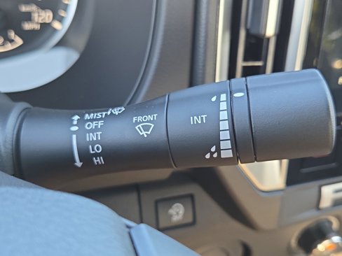 Used 2025 Nissan Frontier SV image 28