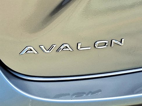 Used 2017 Toyota Avalon XLE image 31