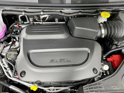 New 2025 Chrysler Pacifica Select image 31