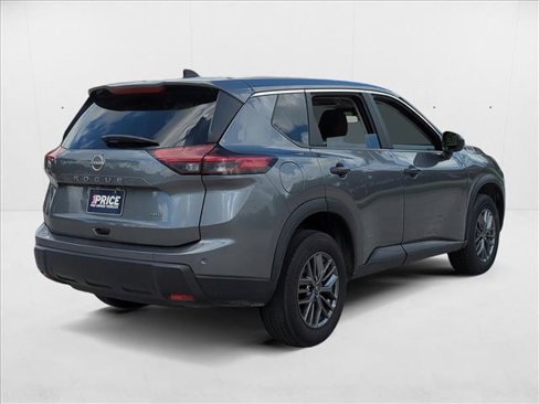 Used 2024 Nissan Rogue S image 5