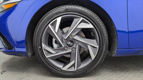 Used 2025 Hyundai Elantra Limited image 33