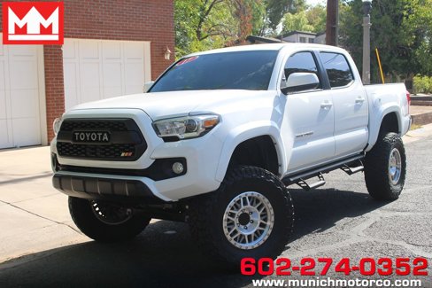 Used 2017 Toyota Tacoma SR5 image 1