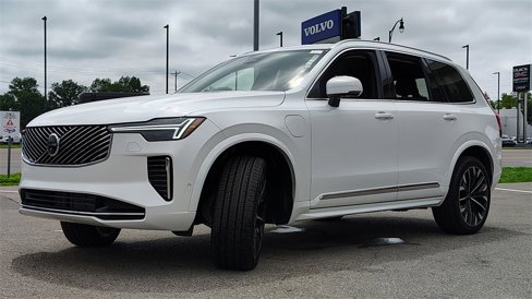 New 2025 Volvo XC90 T8 Plus w/ Protection Package Premier image 6