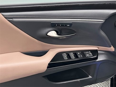 Certified 2024 Lexus ES 300h w/ Premium Package image 10