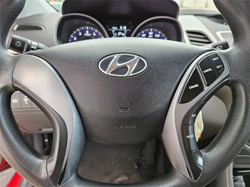 Used 2016 Hyundai Elantra SE image 16