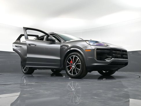 New 2025 Porsche Cayenne Turbo image 41