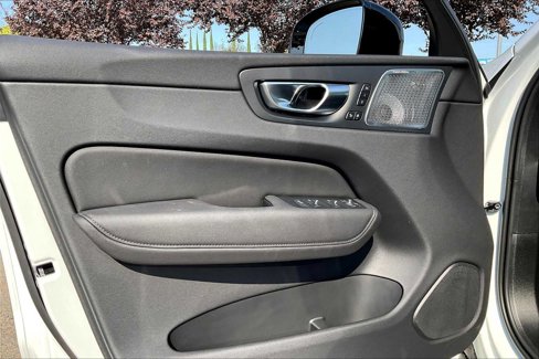 New 2026 Volvo XC60 B5 Ultra w/ Climate Package image 24