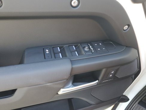Used 2025 Land Rover Defender 110 S image 13