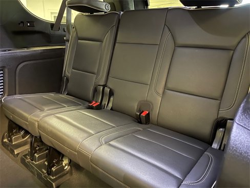 Used 2023 Chevrolet Suburban Premier image 5