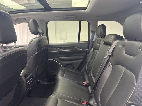 Used 2022 Jeep Grand Cherokee Limited image 14