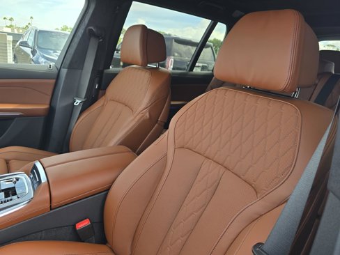 New 2026 BMW X7 M60i w/ Executive Package image 18