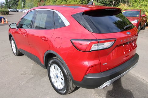 Used 2021 Ford Escape SE image 3