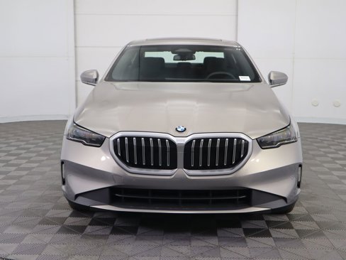 Used 2025 BMW 530i image 2