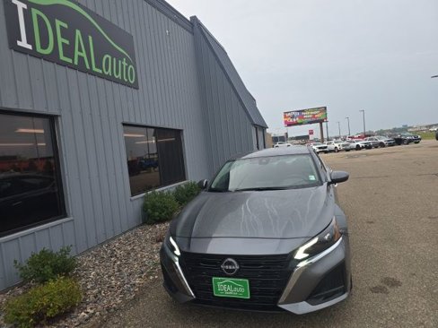 Used 2023 Nissan Altima 2.5 SV image 3