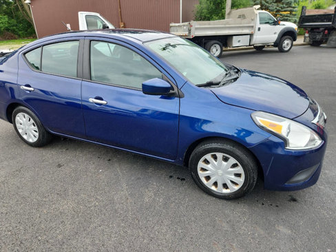 Used 2018 Nissan Versa SV image 2