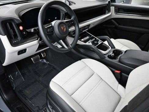 Certified 2025 Porsche Cayenne GTS image 4