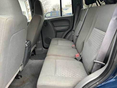 Used 2005 Jeep Liberty Sport image 11