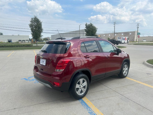 Used 2021 Chevrolet Trax LT w/ LT Convenience Package image 6