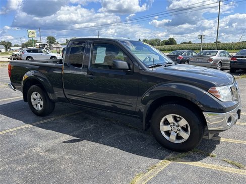 Used 2011 Nissan Frontier SV image 3