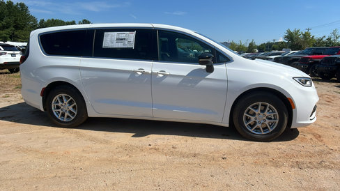 New 2026 Chrysler Pacifica Select image 7