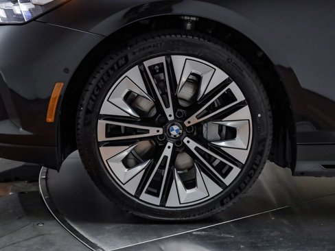 New 2026 BMW i5 eDrive40 w/ Premium Package image 12