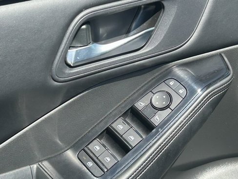 Used 2025 Nissan Rogue SV image 27