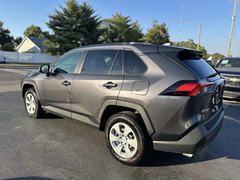 Used 2019 Toyota RAV4 LE image 5