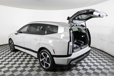 New 2026 Hyundai Ioniq 9 Calligraphy image 9