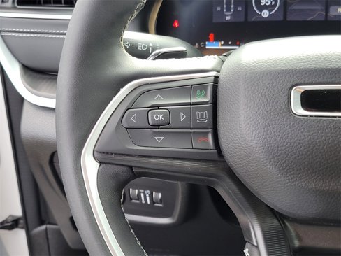 Used 2024 Jeep Grand Cherokee Altitude image 18