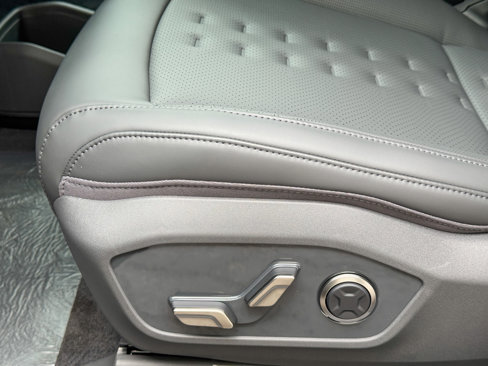 New 2026 Kia EV9 Wind image 17