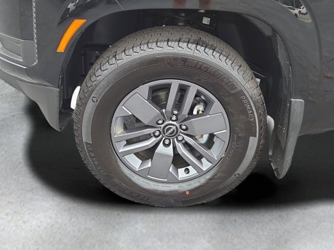 Used 2025 Nissan Frontier SV image 2