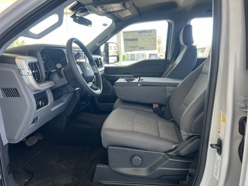 New 2026 Ford F250 4x4 Crew Cab Super Duty image 9