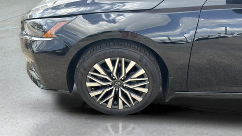 Used 2025 Nissan Altima 2.5 SV image 15
