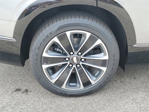 New 2026 Cadillac Vistiq Sport image 7