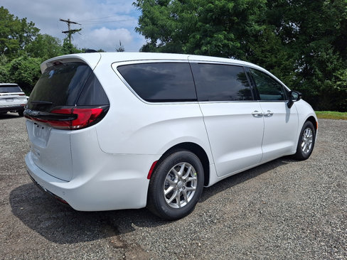 New 2026 Chrysler Pacifica Select image 4