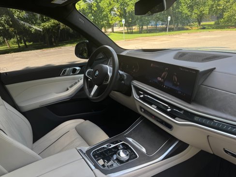 Used 2025 BMW X7 xDrive40i w/ M Sport Package image 29