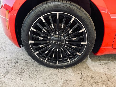 New 2024 FIAT 500 e (RED) image 10