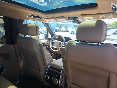 New 2025 Land Rover Range Rover Long Wheelbase SE image 15