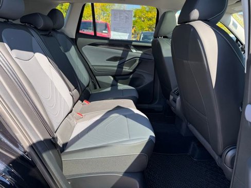 Certified 2025 Volkswagen Tiguan SE image 26