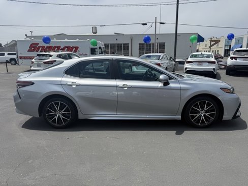 Used 2022 Toyota Camry SE image 6