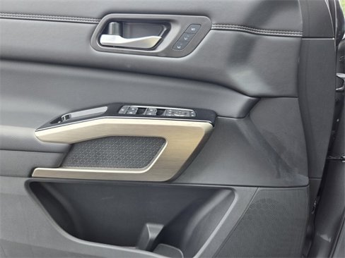 New 2025 Nissan Pathfinder Platinum image 26