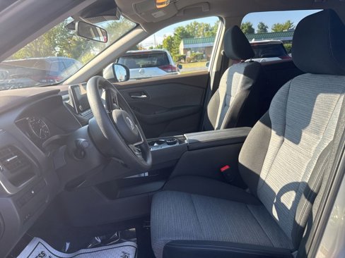 Used 2023 Nissan Rogue SV image 14