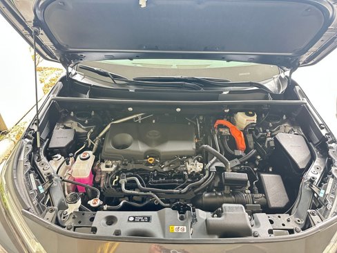 Used 2025 Toyota RAV4 LE image 32